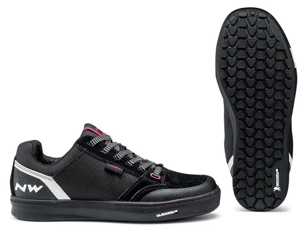 NORTHWAVE Flat Tribe WMN kerékpáros cipő taposópedálhoz, fekete/fukszia
