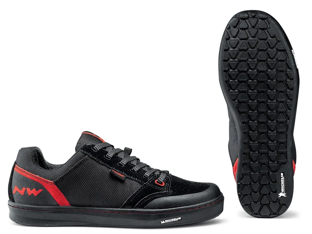 NORTHWAVE Flat Tribe taposópedálhoz kerékpáros cipő, fekete/piros