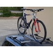 Kép 2/2 - MENABO Huggy Lock kerékpárszállító tetőcsomagtartóra  1 kerékpárhoz / zárható / acél