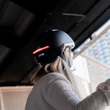 Kép 5/7 - LYNX Citylight városi kerékpáros sisak első-hátsó USB világítással - uniszex - fekete
