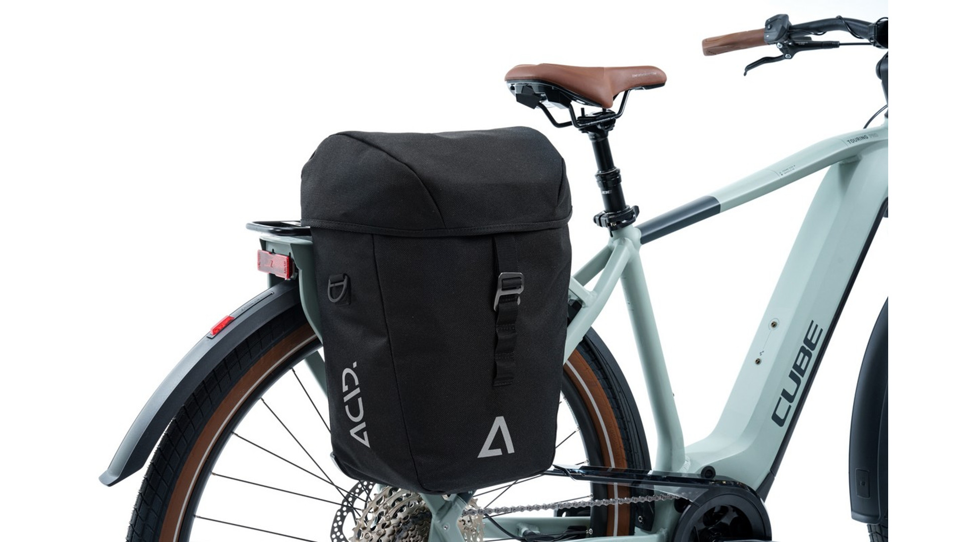 CUBE ACID City 15 SMLINK túratáska csomagtartóra esővédő huzattal, 15 liter, fekete